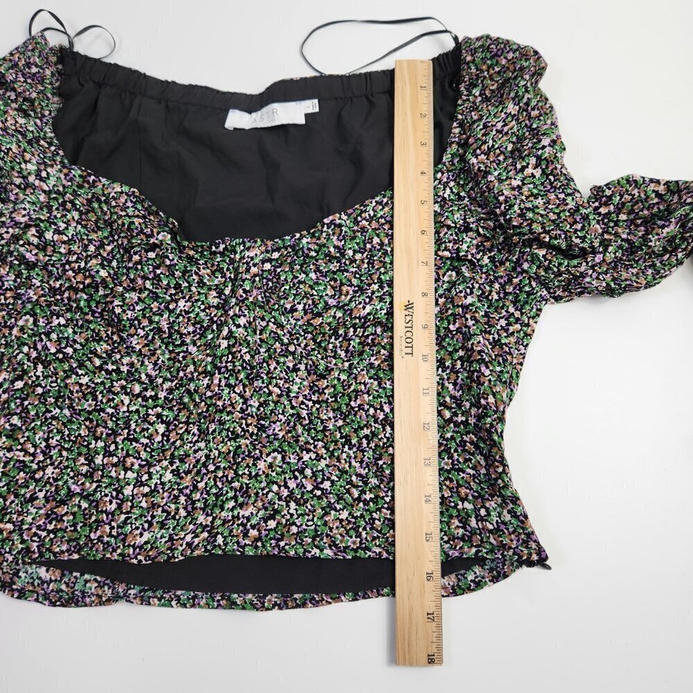 ASTR the Label Long Ruched Sleeve Livie Top in black green Ditsy Size Large NEW - Picture 16 of 16